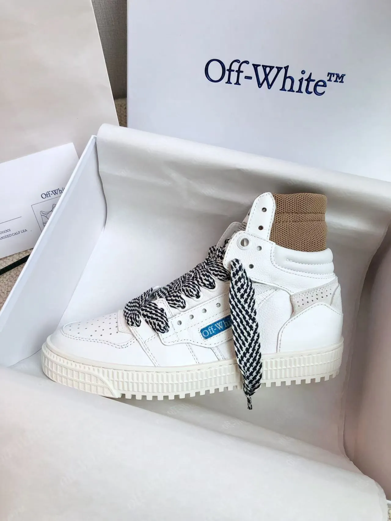 Men's men's shoes P660! 🌈🌈OFF WHITE🌈🌈 ⚡️Couple model⚡️🍓New color🍓 👉Ex-factory price: 130-45 The latest spring model of Gaobang street casual Martin style masterpiece, released the highest quality version on the market 👊 Series original mold opening, original lasting, production technology 1:1 original ➰🔜The best choice for more and more celebrities and Internet celebrities🔸In the classics Changes in the code🔸Innovate in the trend🔸Strive to break away from the shackles of bad street design🔝Although he is not the originator of fashion design, he is definitely a shining dark horse in avant-garde design🐴🆙Do not follow the trend🔅Not universal beauty🔅 Fabric💯First-layer cowhide Lining💯Imported skin-friendly and environmentally friendly polyester mesh Foot pads💯Original molded high-elastic environmentally friendly molding pads Midsole💯Original lasting process Outsole💯Rubber outsole Packaging💯Official website synchronized full set of packaging (brand wrapping paper, brand certificate, brand cloth bag)